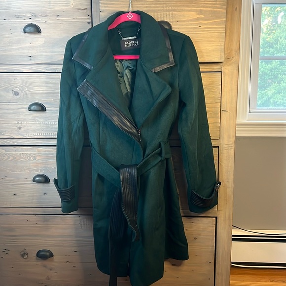 Badgley Mischka Jackets & Blazers - EUC Badgley Mischka coat sz S
